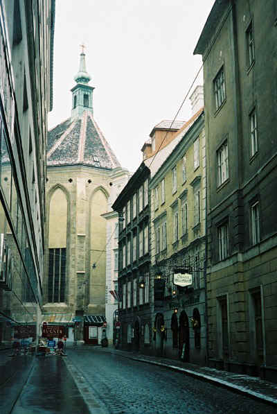 A typical Vienna sidestreet - but notice the sign on the right: a Beer Clinic, no less!!